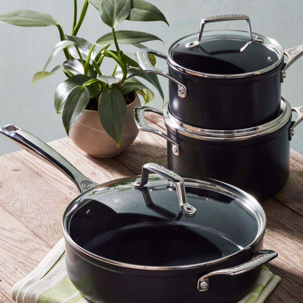 25_essential_ceramic_nonstick_cookware_collection_1382_horz.jpg