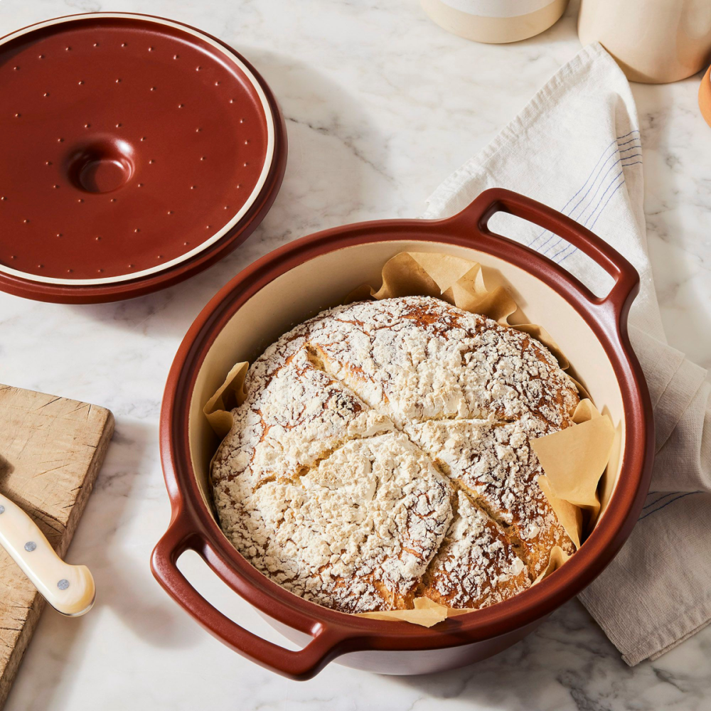 4740_4760_4770_dutch_oven_14_sienna_lifestyle_1.png